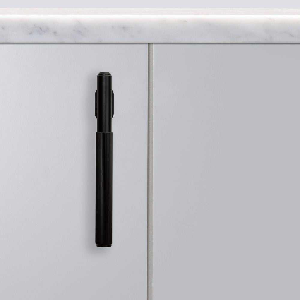 Buster & Punch - L-Bar Linear - Black