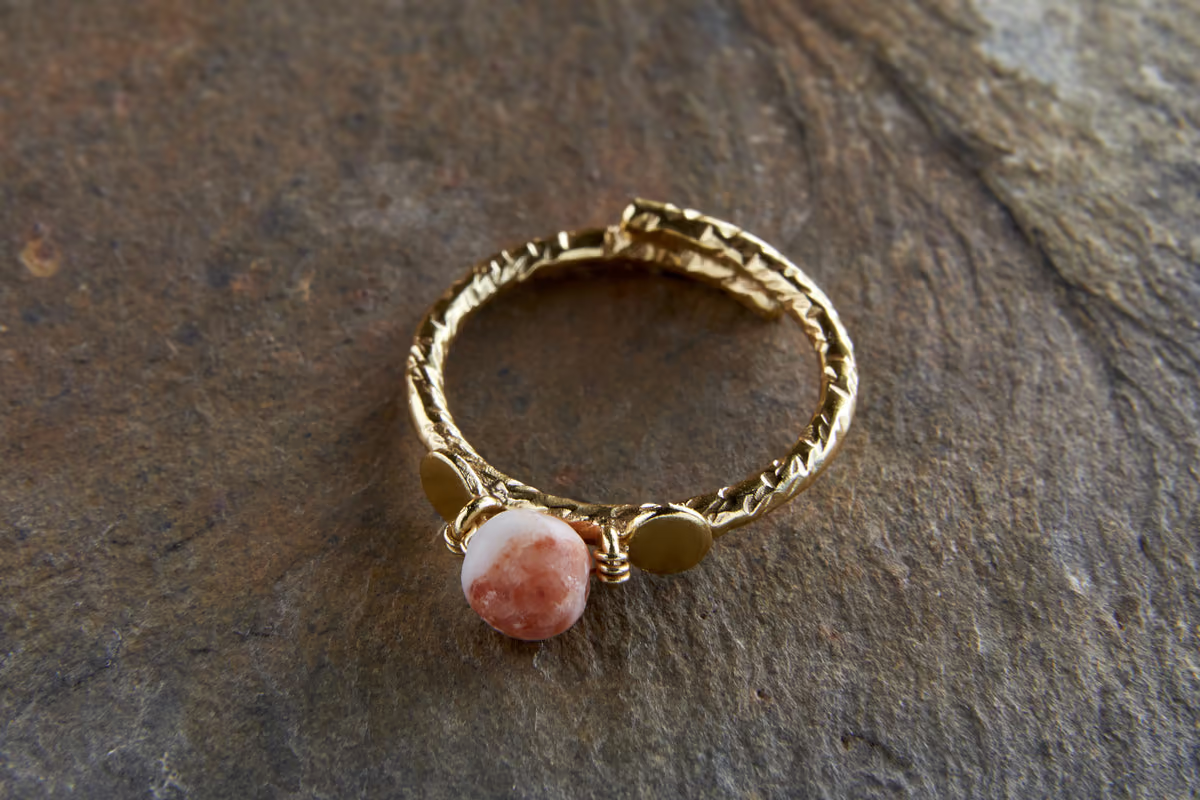 Nkuku - Cerita Rhodochrosite Ring - Rhodochrosite & Gold
