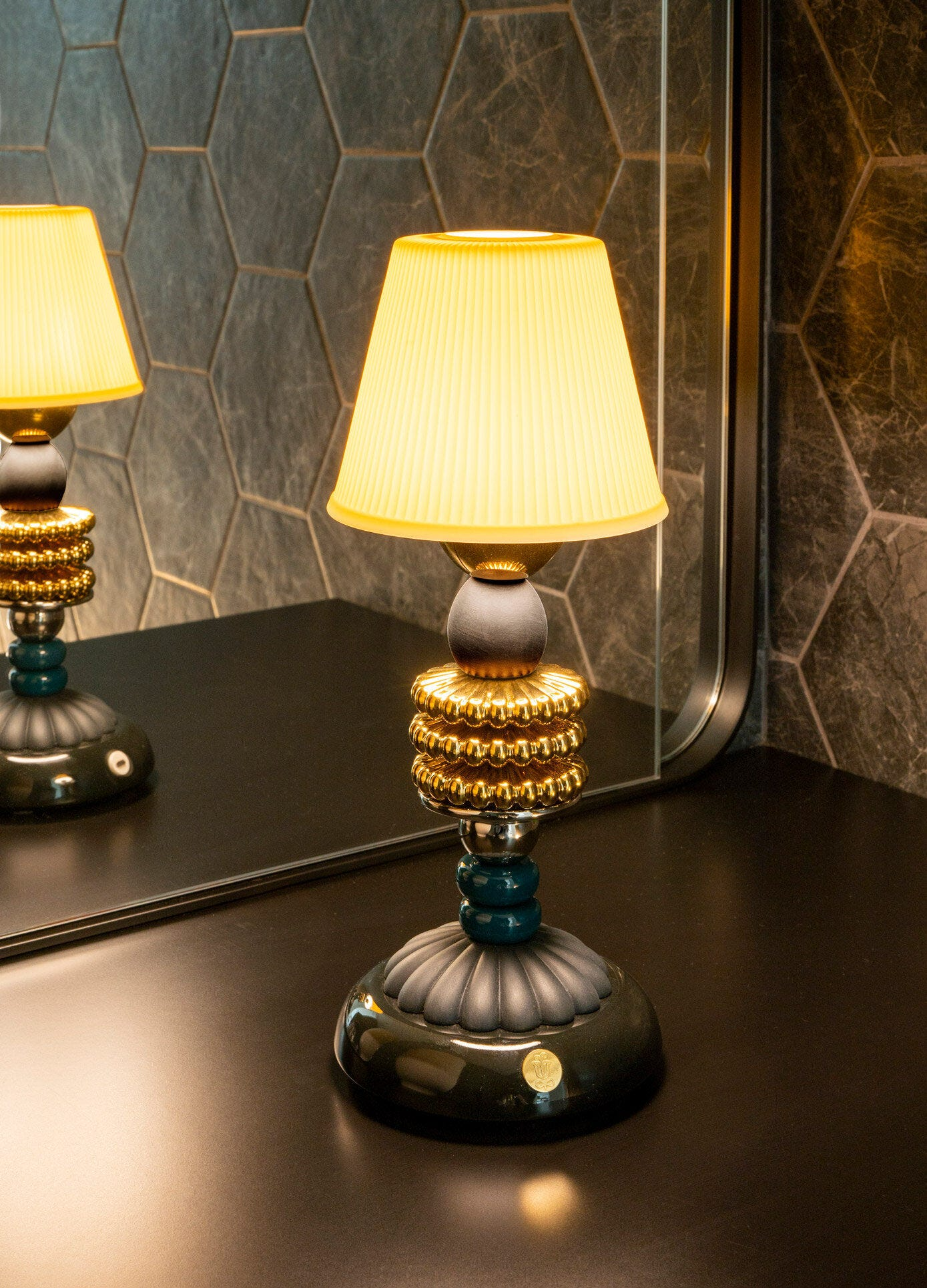 Lladró - Firefly cordless lamp by Olga Hanono