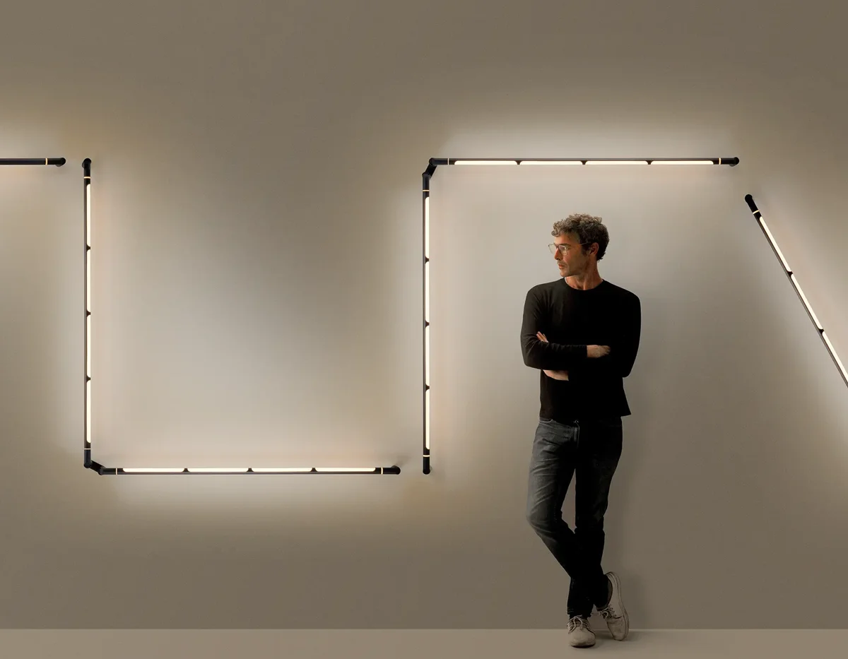 Estiluz - Arco Wall Light - 4000X3 - 96 Anthracite