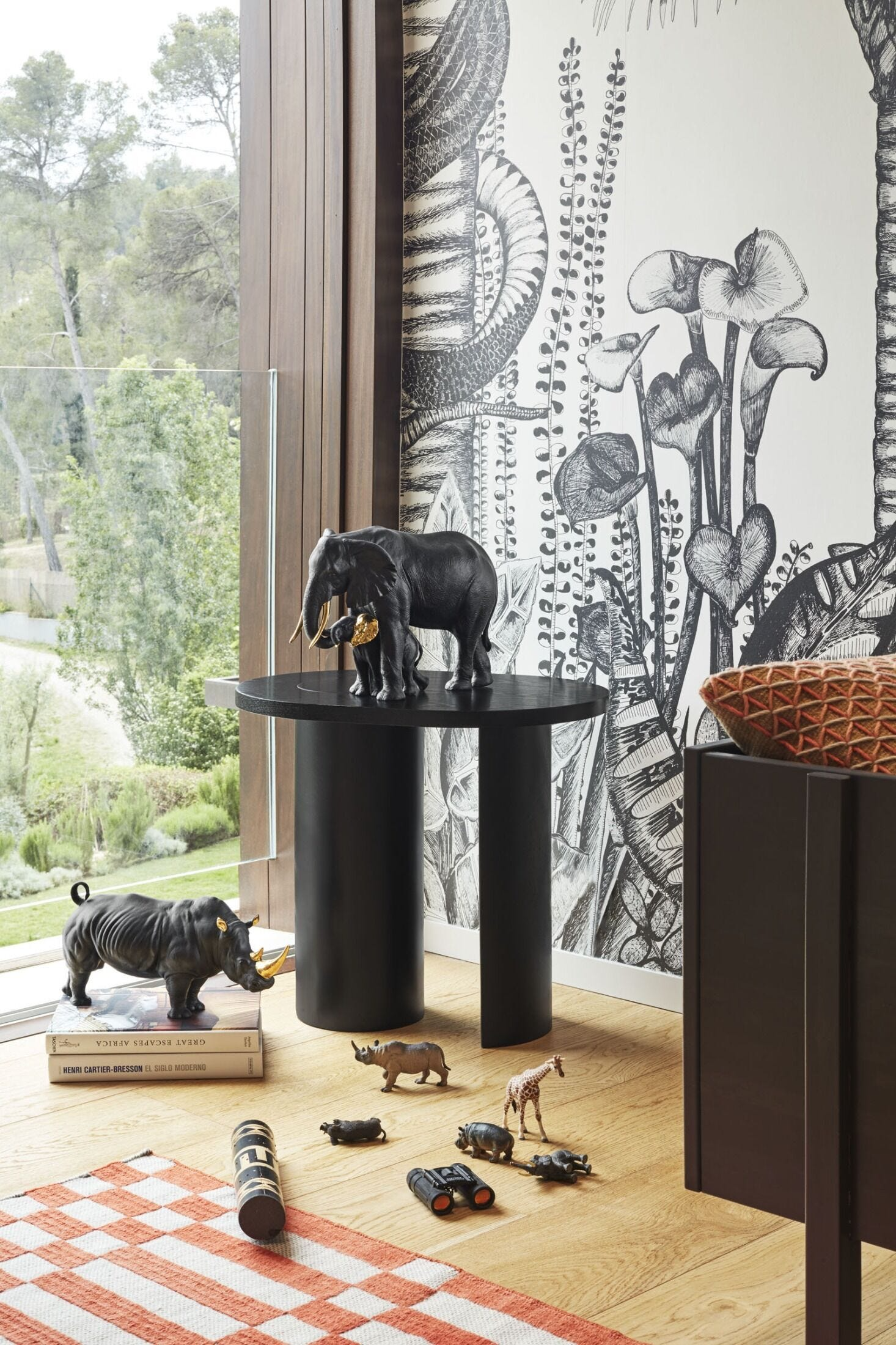 Lladró - Leading the way Sculpture - Black-Gold - Limited Edition