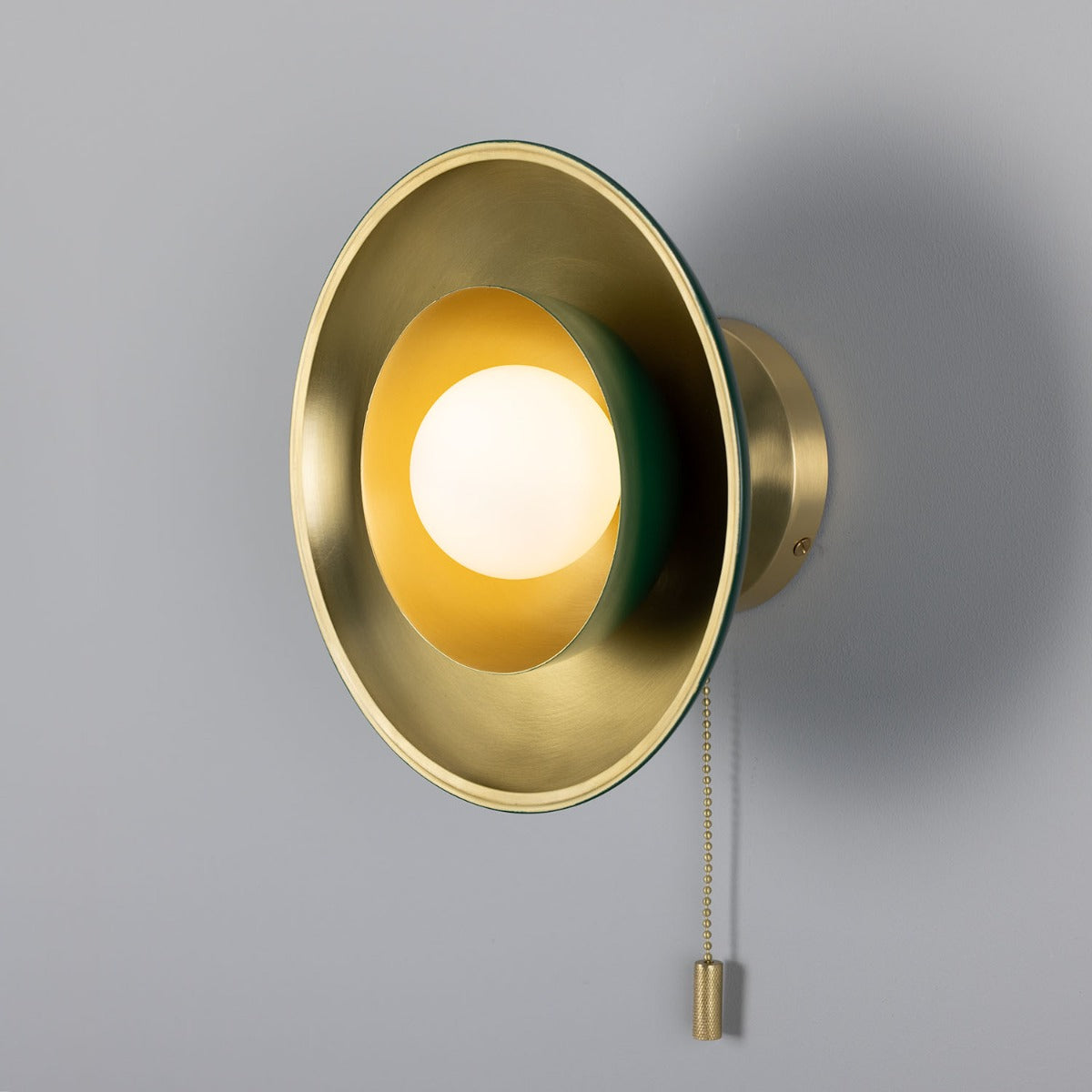 Mullan - Marrakesh Art Deco Wall Light with Pull Chain 25cm IP20 - Satin Brass And Powder Coated Racing Green Finish
