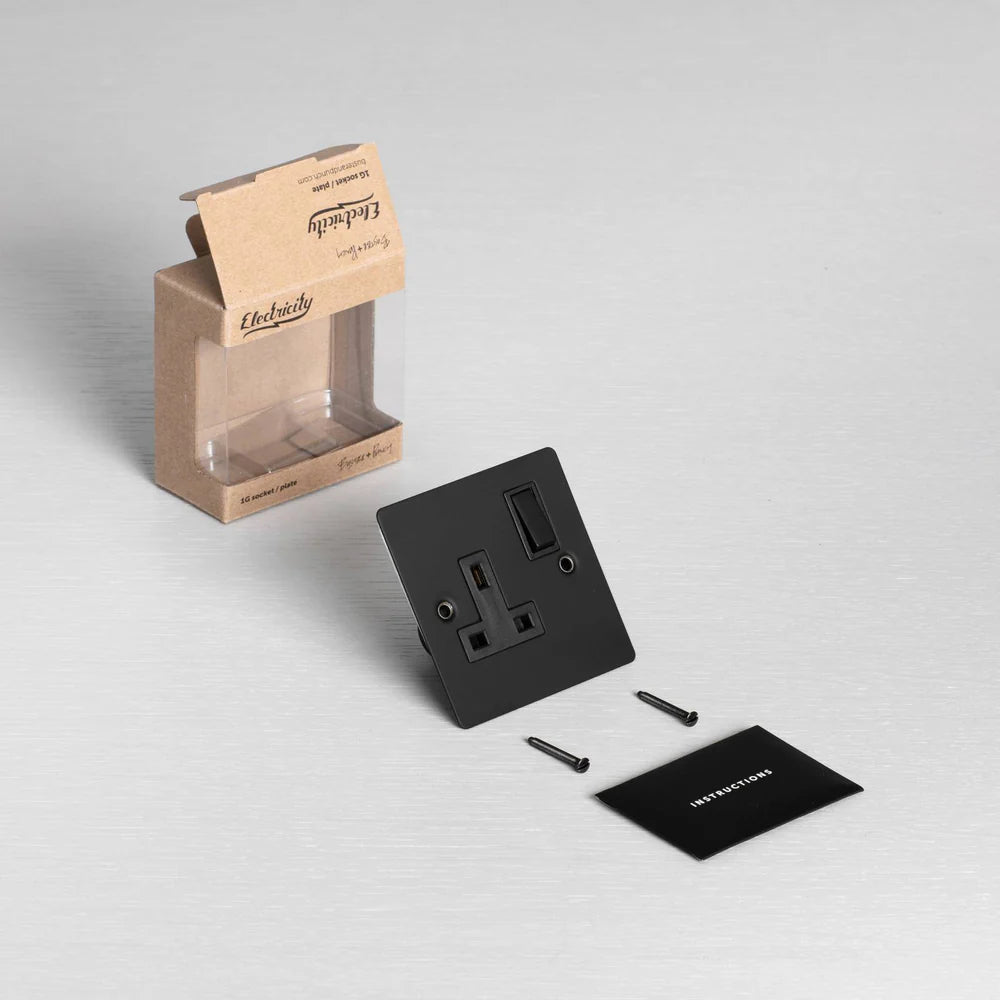Buster & Punch 1G UK Plug Socket - 1G - Black