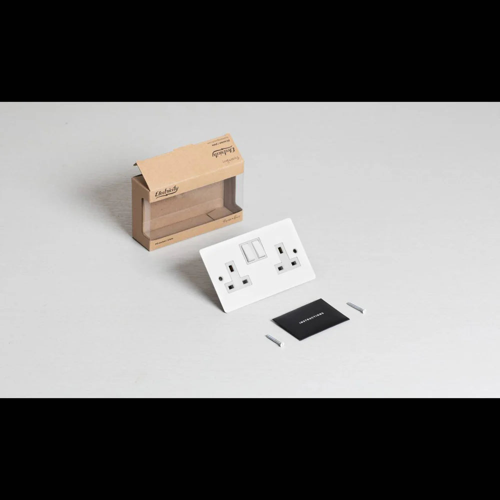 Buster & Punch 2G UK Plug Socket - 2G - White