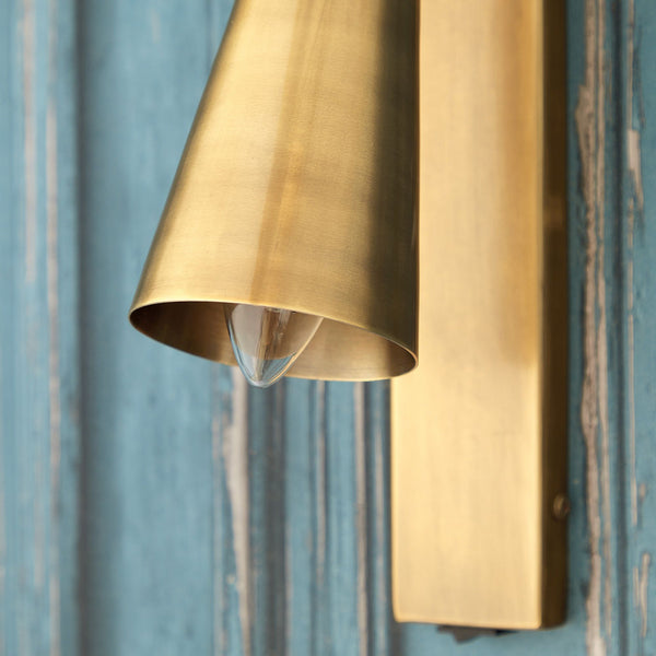 Pooky - Victor Wall Light - Antique Brass