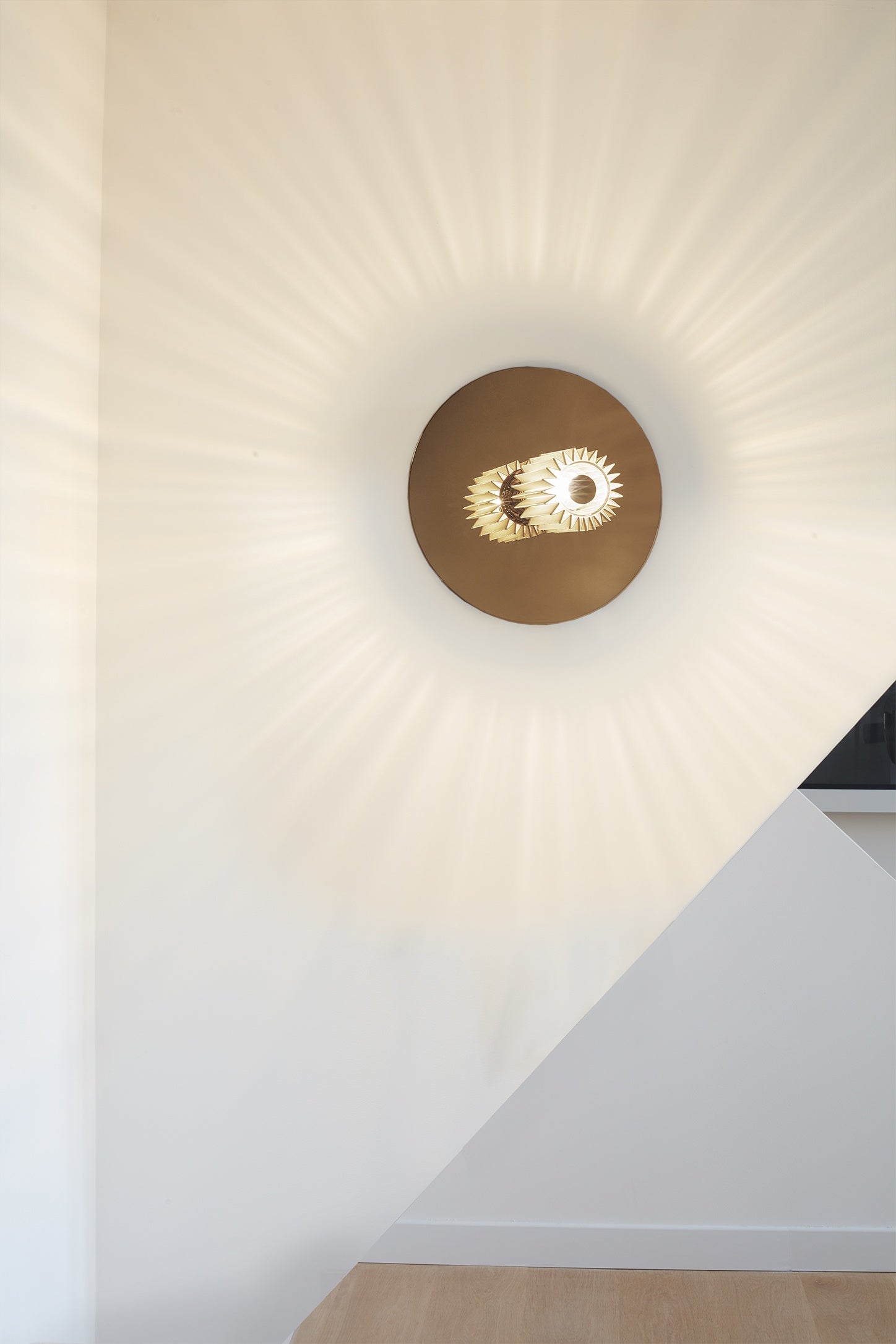 5_AMB_ITS_380_WALL_GOLD_SIL