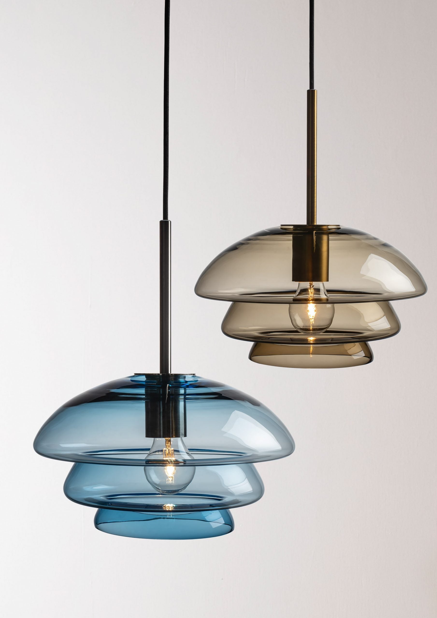 Archive 4006_340-4006-1003-340-4006-2053_Glass colours Blue+ Cocoa_HadelandGlassverk-min